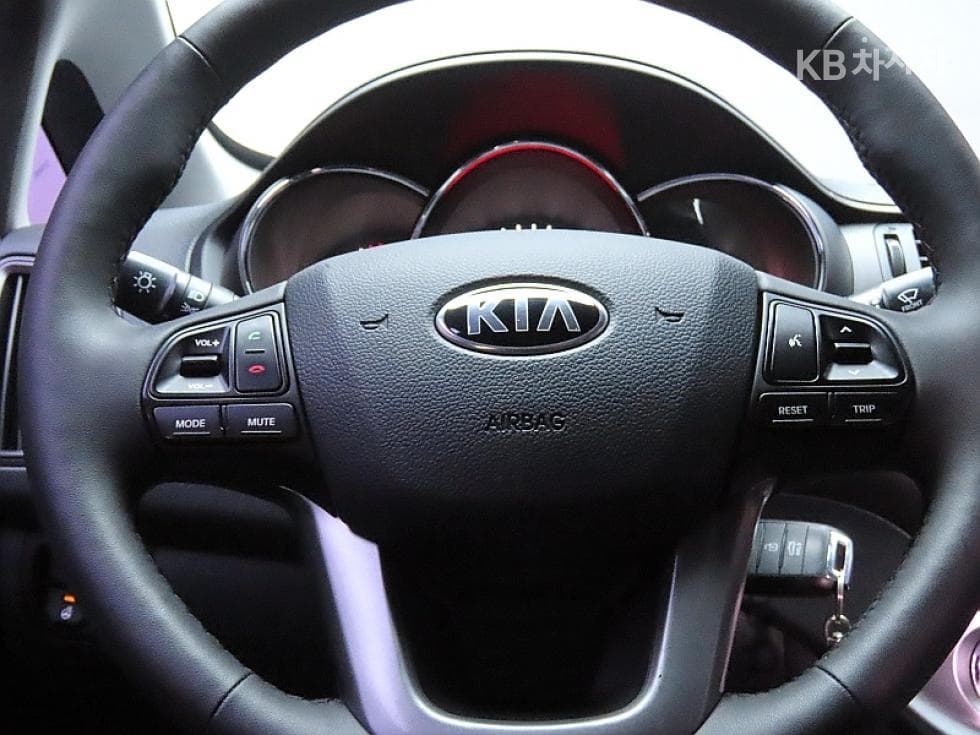 Kia All New Pride / Rio1.4 MPI Sedan Deluxe - 17