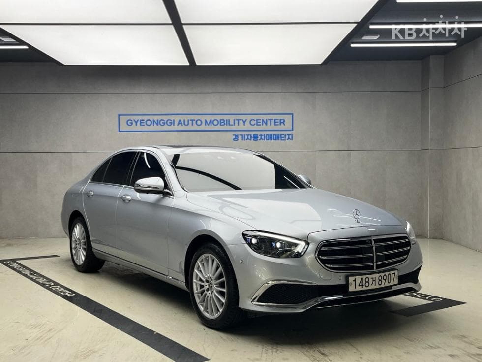 Mercedes-Benz E-Class (W213) E220d 4MATIC Exclusive - Image 1
