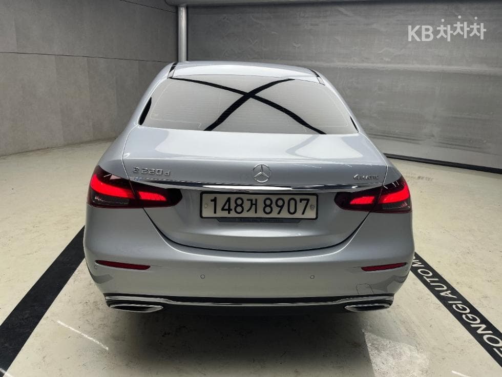 Mercedes-Benz E-Class (W213)E220d 4MATIC Exclusive - 3