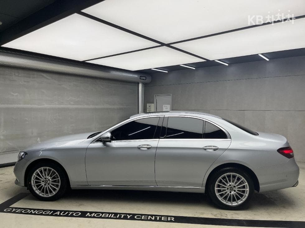Mercedes-Benz E-Class (W213)E220d 4MATIC Exclusive - 4