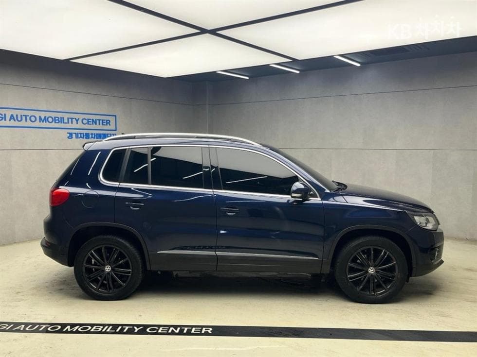 Volkswagen New Tiguan2.0 Turbo Diesel Injection 컴포트 5N - 2