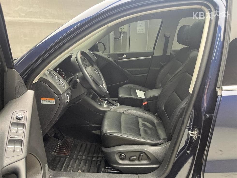 Volkswagen New Tiguan2.0 Turbo Diesel Injection 컴포트 5N - 5