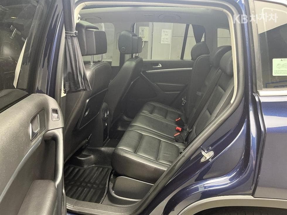 Volkswagen New Tiguan2.0 Turbo Diesel Injection 컴포트 5N - 6