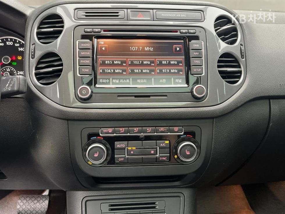 Volkswagen New Tiguan2.0 Turbo Diesel Injection 컴포트 5N - 13