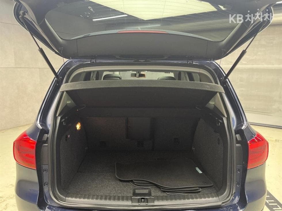 Volkswagen New Tiguan2.0 Turbo Diesel Injection 컴포트 5N - 16