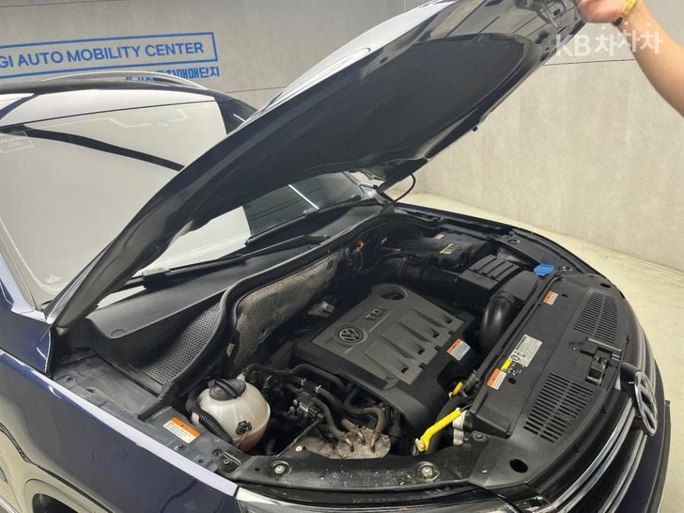 Volkswagen New Tiguan2.0 Turbo Diesel Injection 컴포트 5N - 17