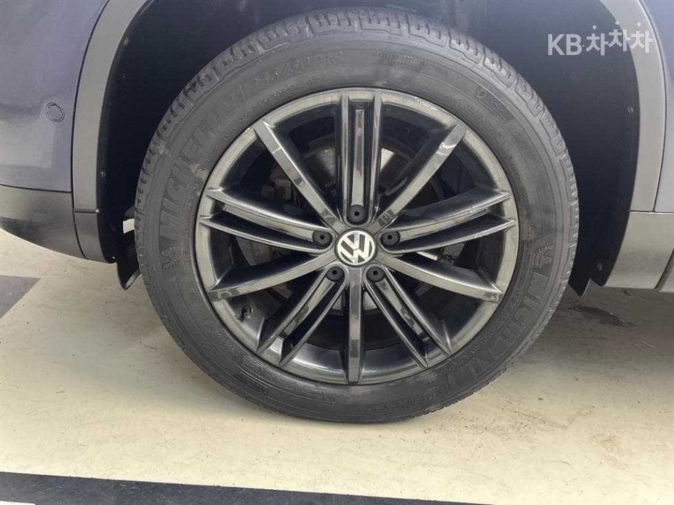 Volkswagen New Tiguan2.0 Turbo Diesel Injection 컴포트 5N - 18