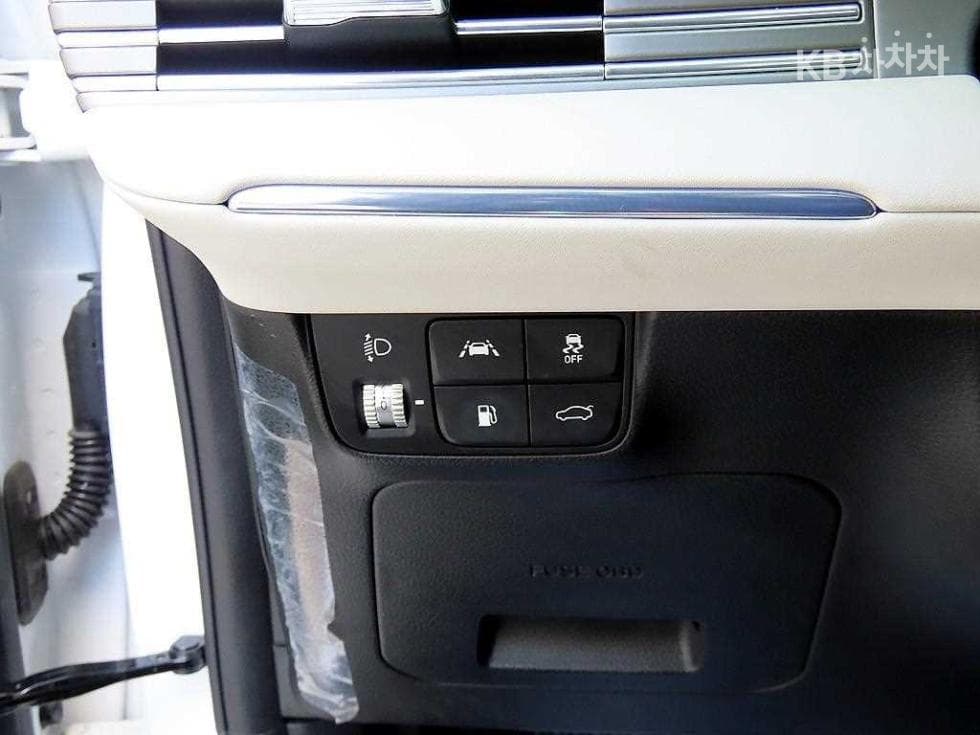 Хюндай The New (фейслифт) Grandeur (Azera)2.5 Le Blanc - 11