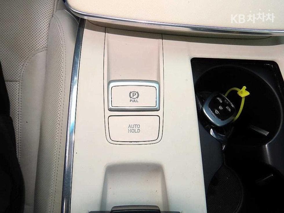 Хюндай The New (фейслифт) Grandeur (Azera)2.5 Le Blanc - 13
