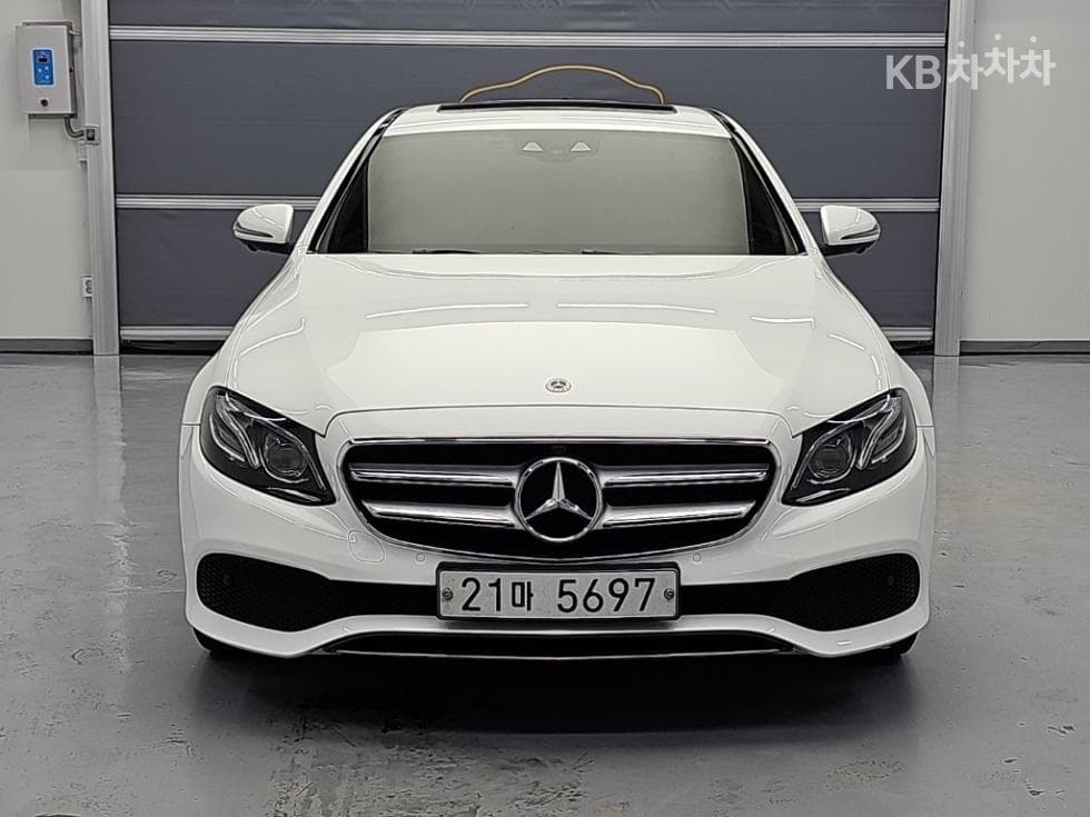 Mercedes-Benz E-Class (W213)E300 Avantgarde - 2