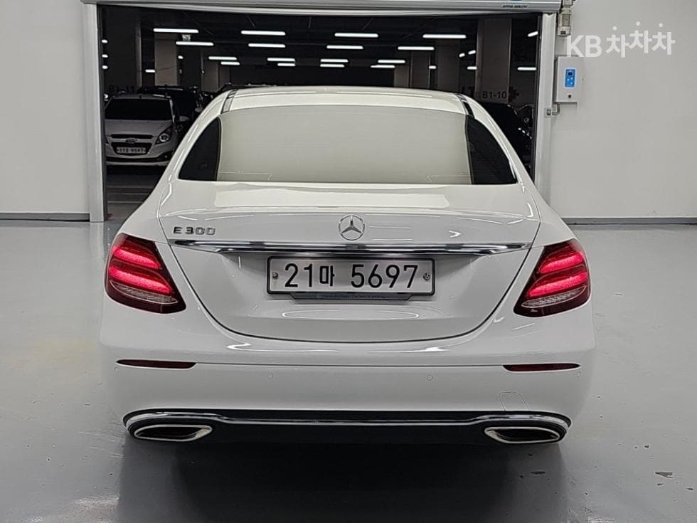 Mercedes-Benz E-Class (W213)E300 Avantgarde - 3