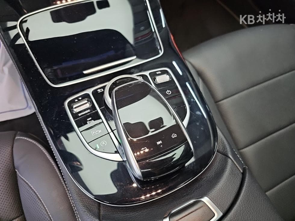 Mercedes-Benz E-Class (W213)E300 Avantgarde - 17