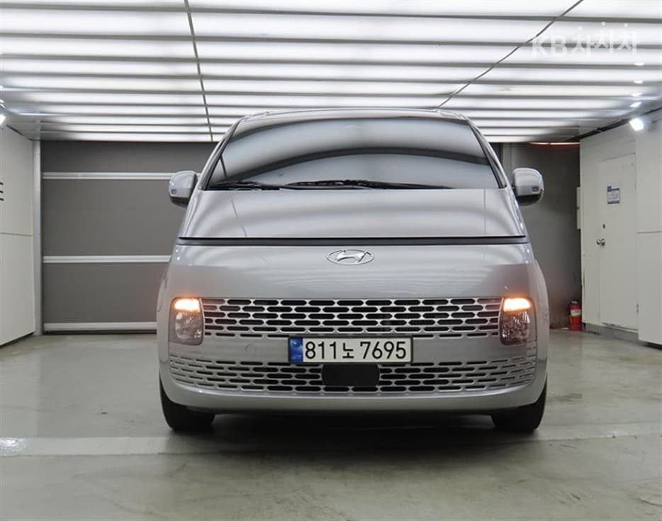 Hyundai Staria Cargo2.2 Cargo 3 Modern - 2