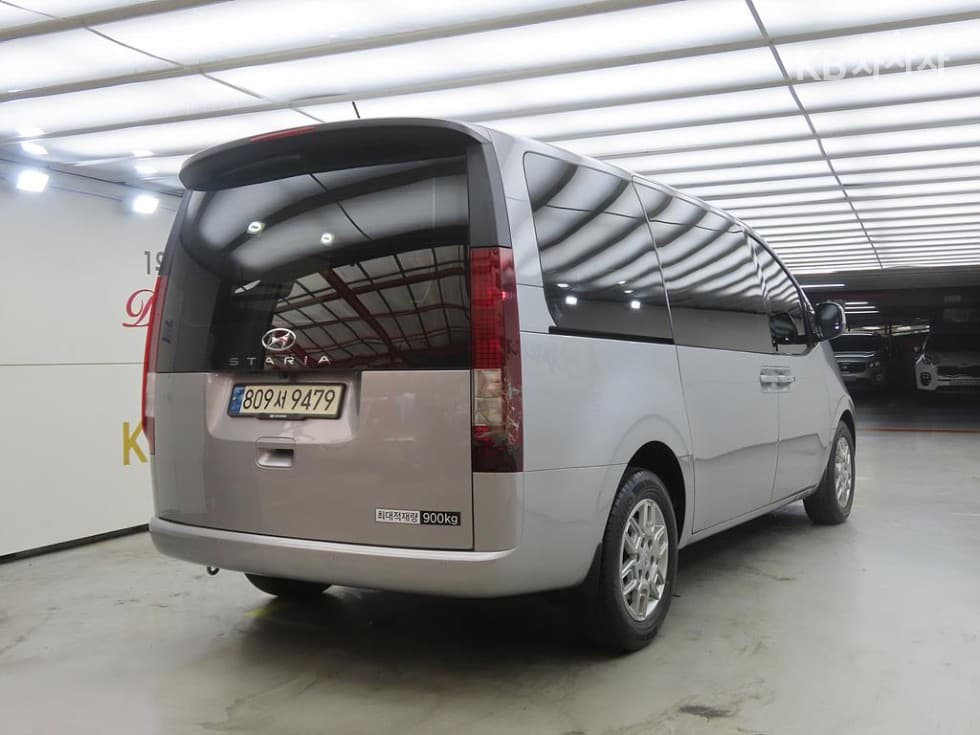 Hyundai Staria Cargo3.5 LPG Cargo 3 Modern - 4