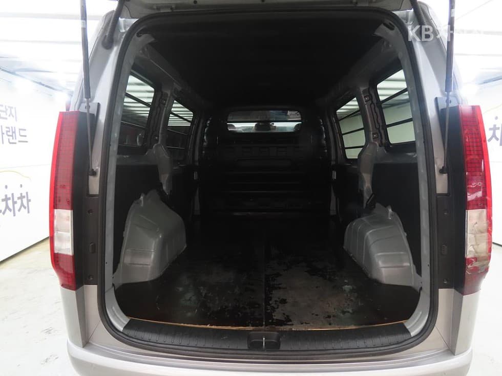 Hyundai Staria Cargo3.5 LPG Cargo 3 Modern - 17