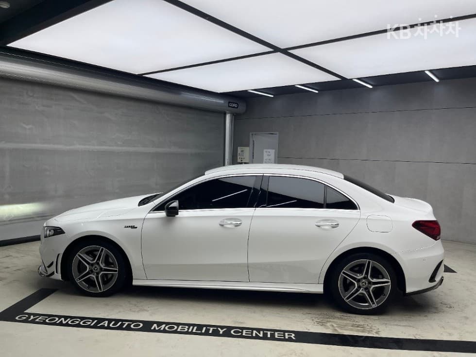 Mercedes-Benz A클래스(W177)A220 Sedan - - 4
