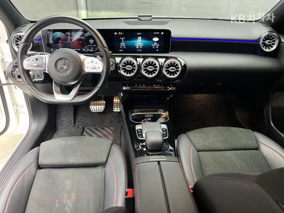Mercedes-Benz A클래스(W177)A220 Sedan - - 7