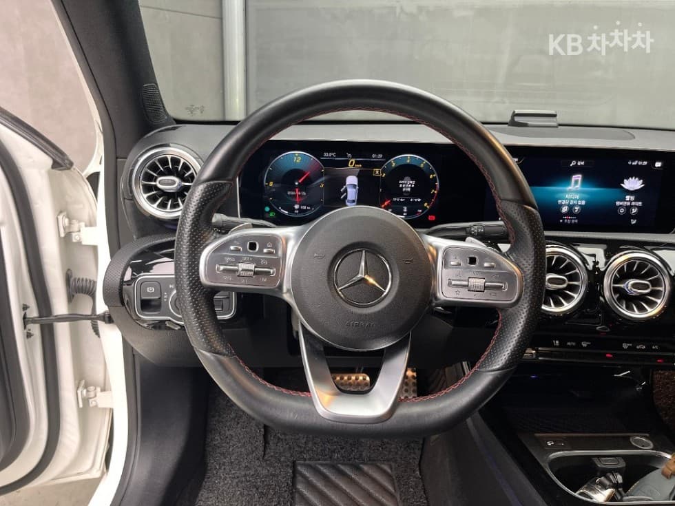 Mercedes-Benz A클래스(W177)A220 Sedan - - 9