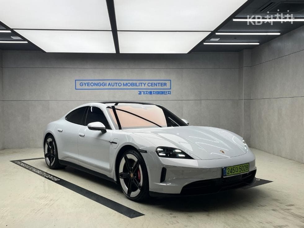 Porsche Taycan 4S - Image 1