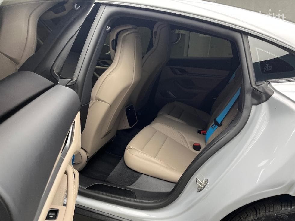 Porsche Taycan4S - 6