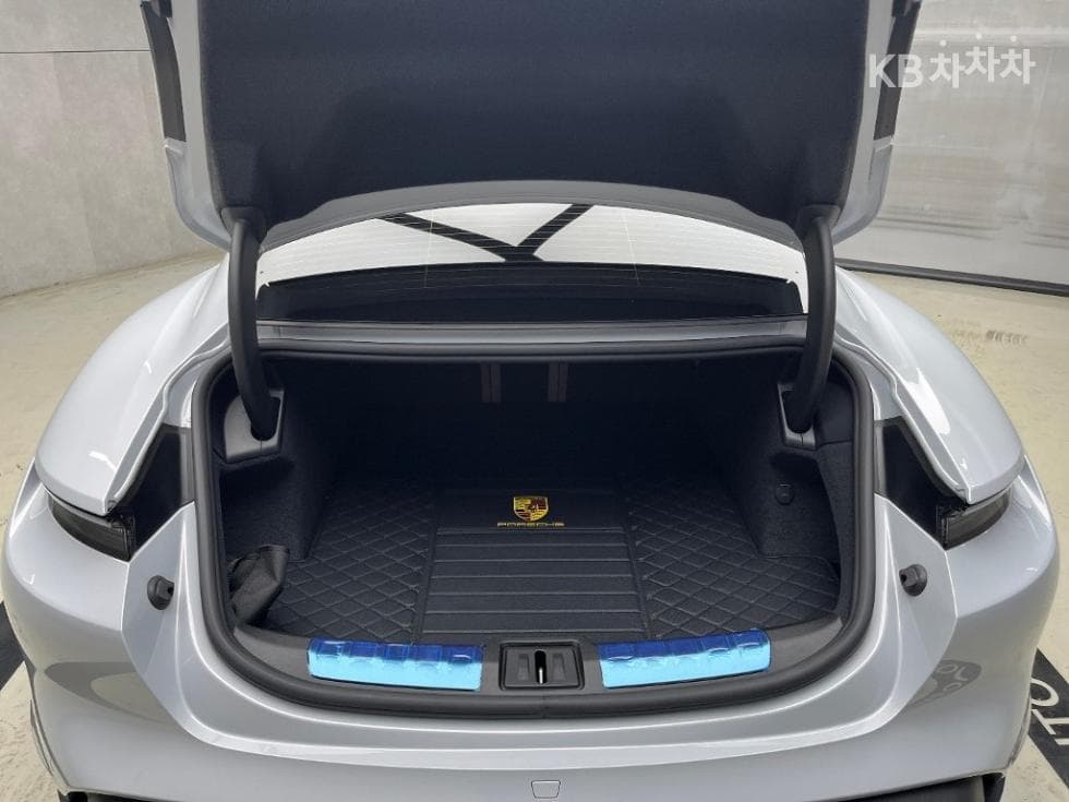 Porsche Taycan4S - 16