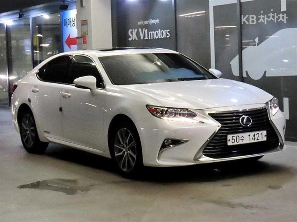 Lexus New ES 300h Supreme (High Trim)+ - Image 1