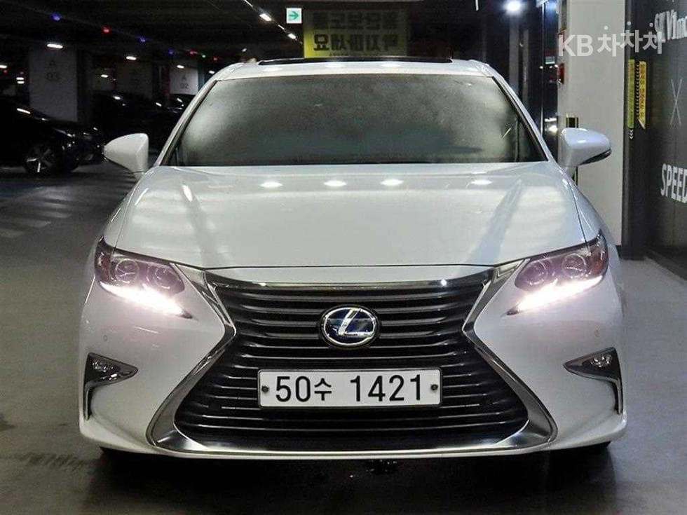 Lexus New ES300h Supreme (High Trim)+ - 2