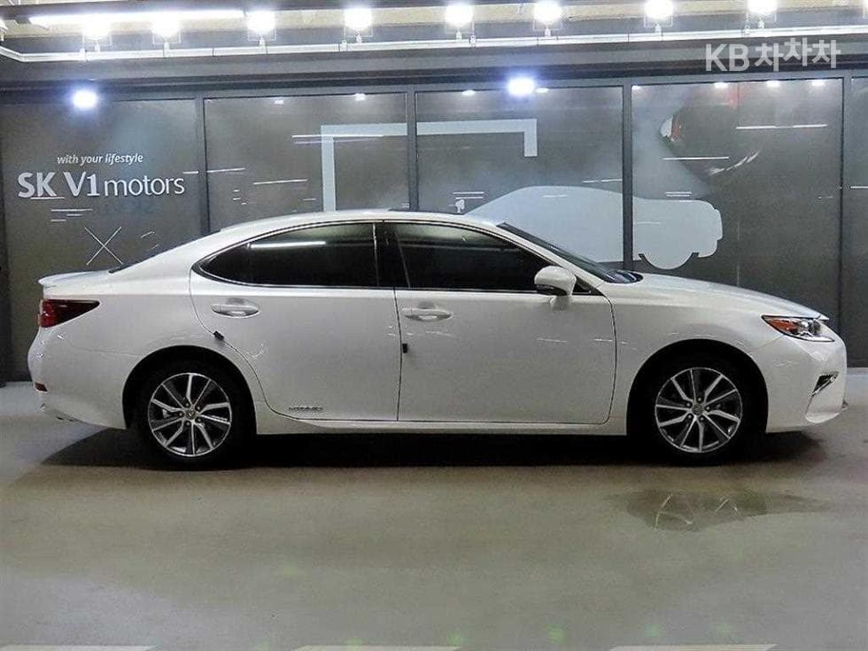 Lexus New ES300h Supreme (High Trim)+ - 3
