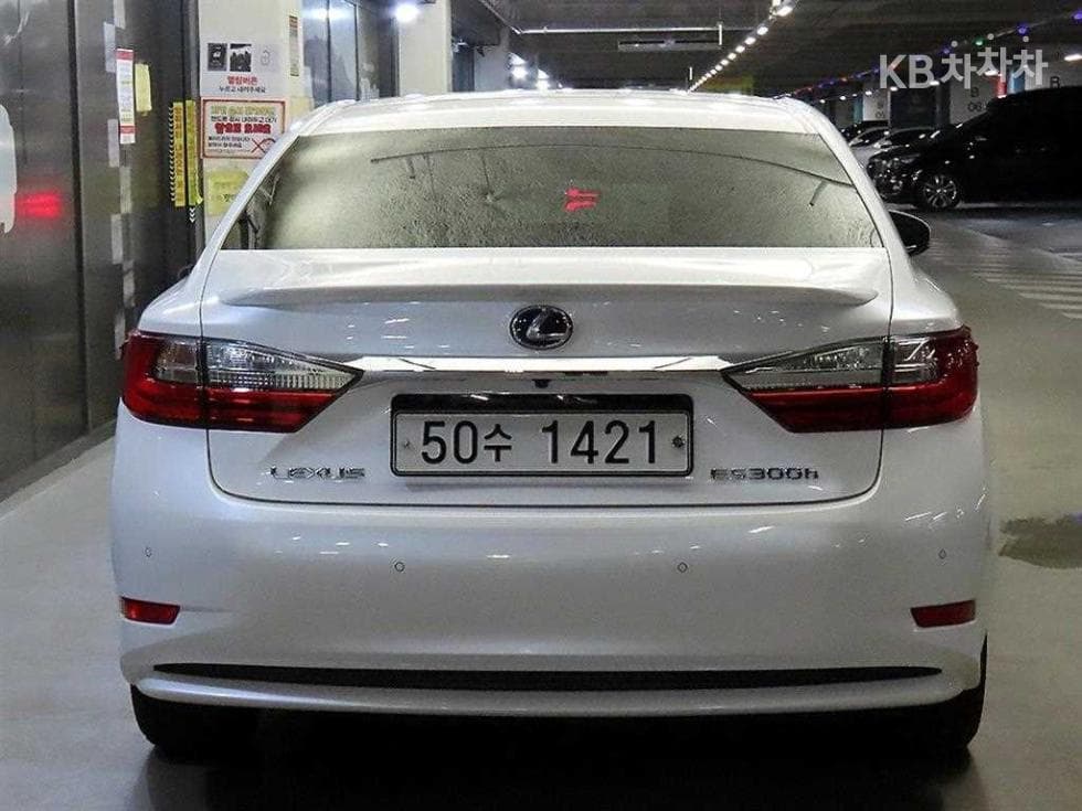 Lexus New ES300h Supreme (High Trim)+ - 5