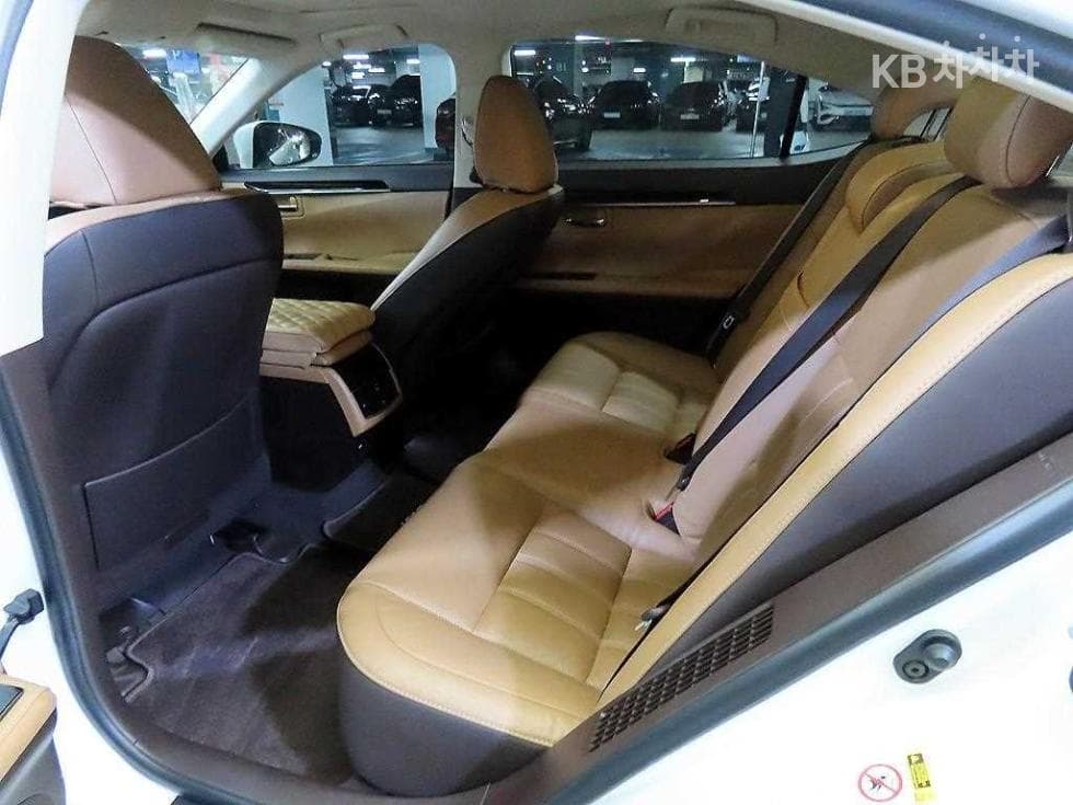 Lexus New ES300h Supreme (High Trim)+ - 7
