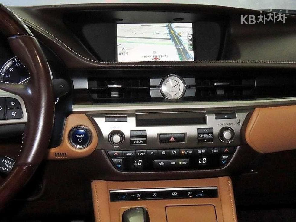 Lexus New ES300h Supreme (High Trim)+ - 11