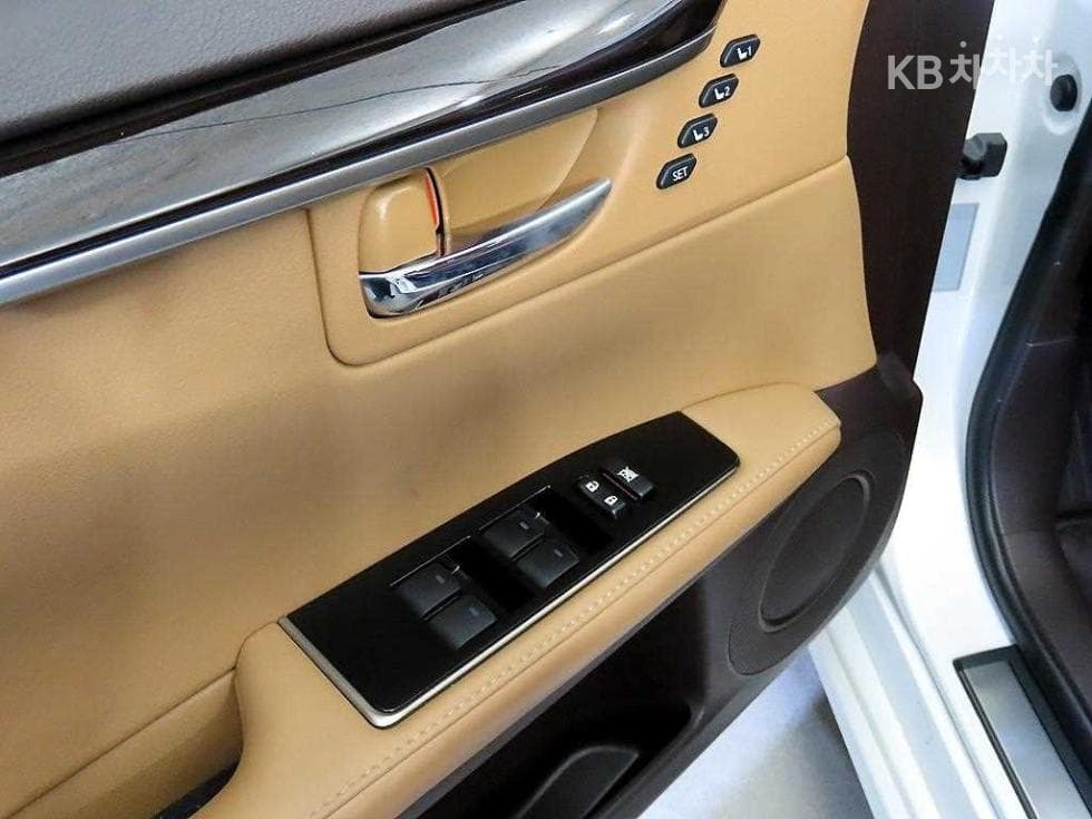 Lexus New ES300h Supreme (High Trim)+ - 13