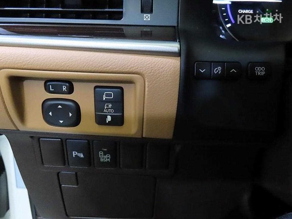 Lexus New ES300h Supreme (High Trim)+ - 14