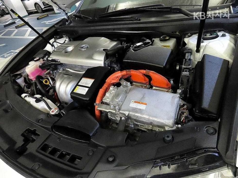 Lexus New ES300h Supreme (High Trim)+ - 19