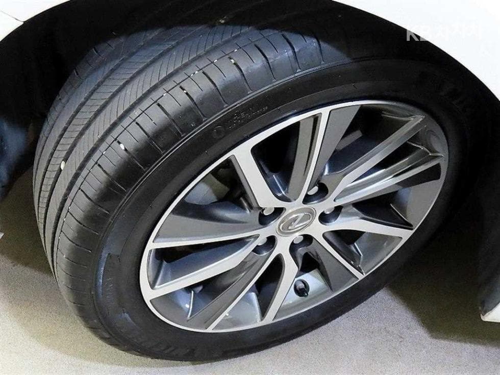 Lexus New ES300h Supreme (High Trim)+ - 20