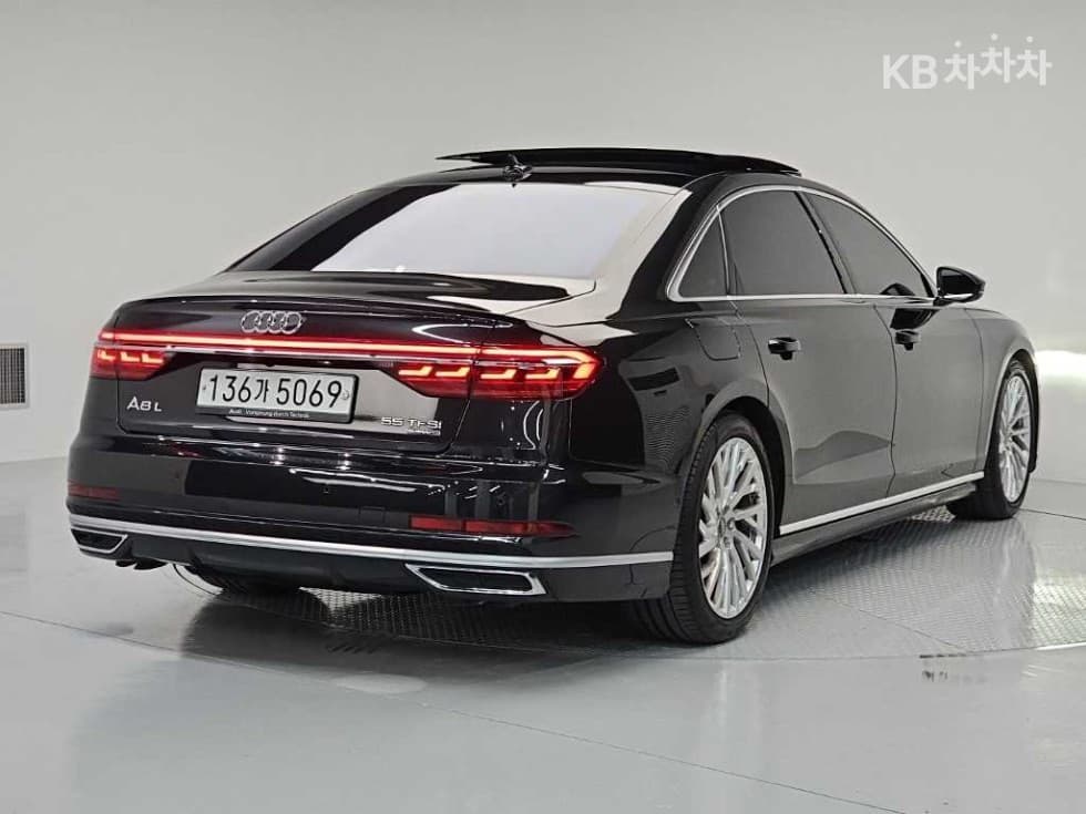 Audi A8 (D5)55 TFSI Quattro LWB - 4