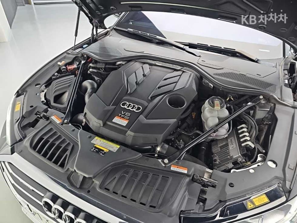 Audi A8 (D5)55 TFSI Quattro LWB - 5