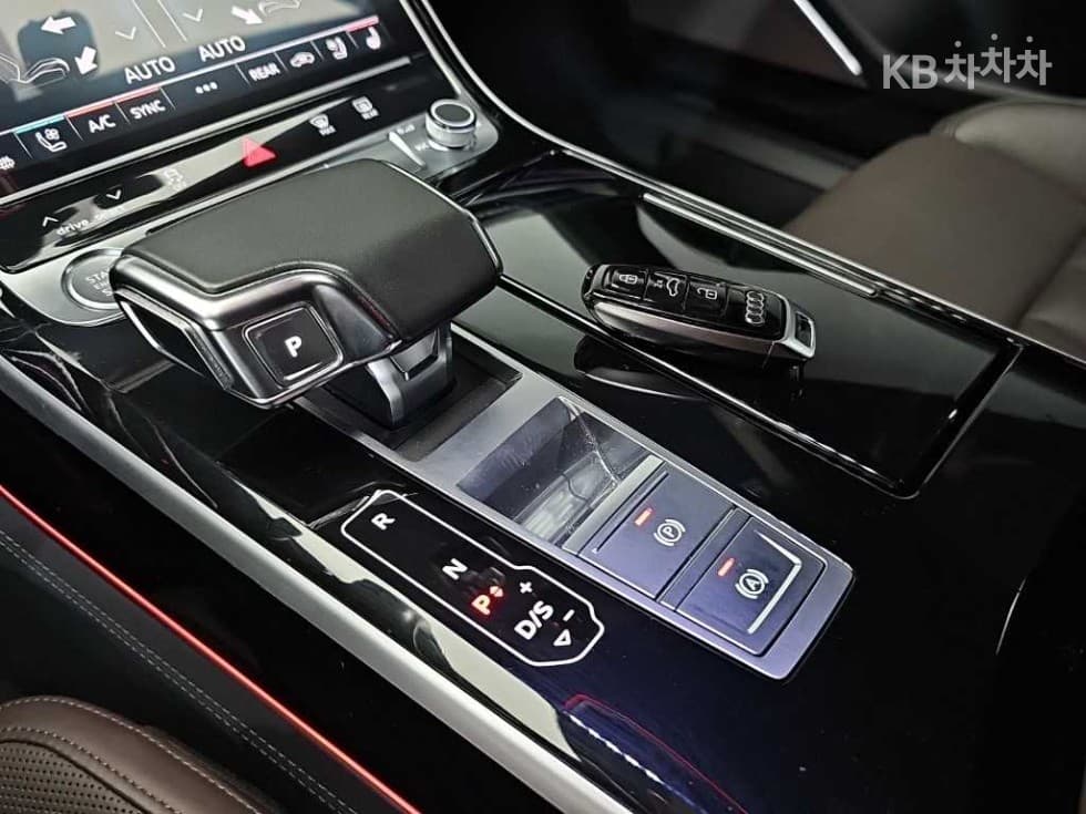 Audi A8 (D5)55 TFSI Quattro LWB - 8