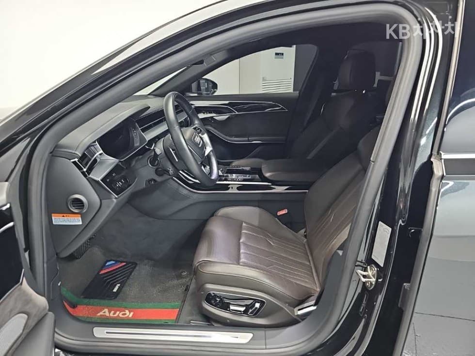 Audi A8 (D5)55 TFSI Quattro LWB - 11