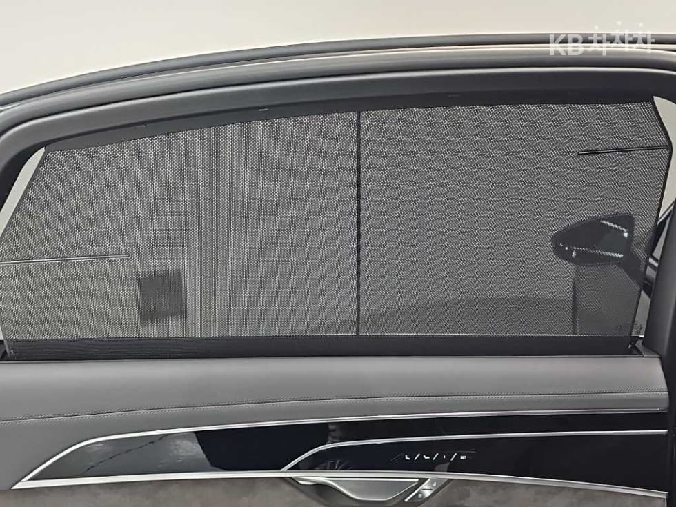 Audi A8 (D5)55 TFSI Quattro LWB - 13