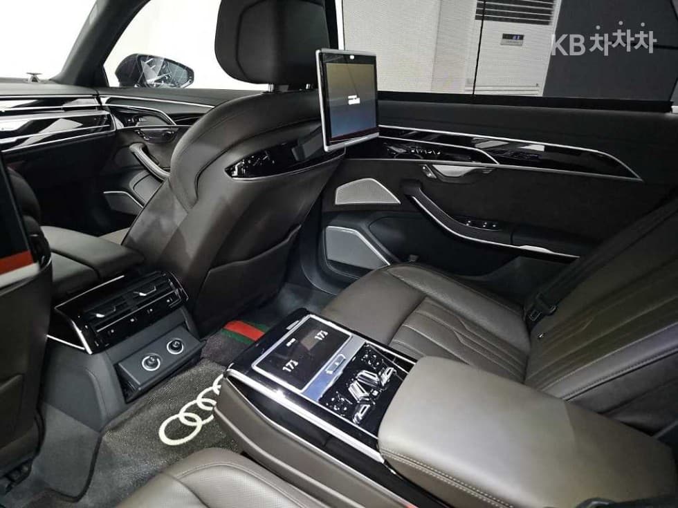 Audi A8 (D5)55 TFSI Quattro LWB - 14