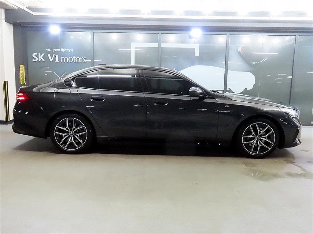 BMW New5 Series(G60)520i M Sport - 3