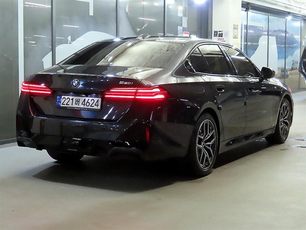 BMW New5 Series(G60)520i M Sport - 4