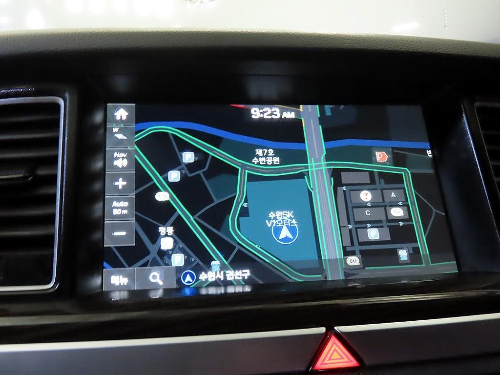 Genesis G803.3 GDI AWD Premium Luxury - 13