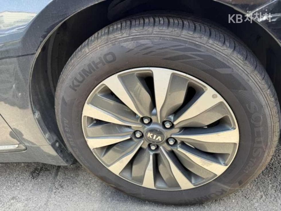 Kia K7 Hybrid700h Luxury - 7