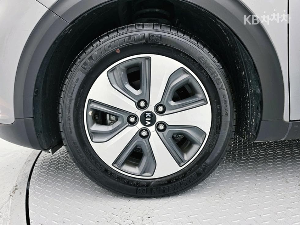 Киа The New (фейслифт) Ниро1.6 HEV Лукс - 18