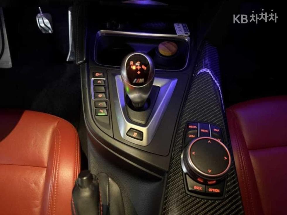 BMW M시리즈M4 Купе M 퍼포먼스 사일렌서 에디션 F82 - 16