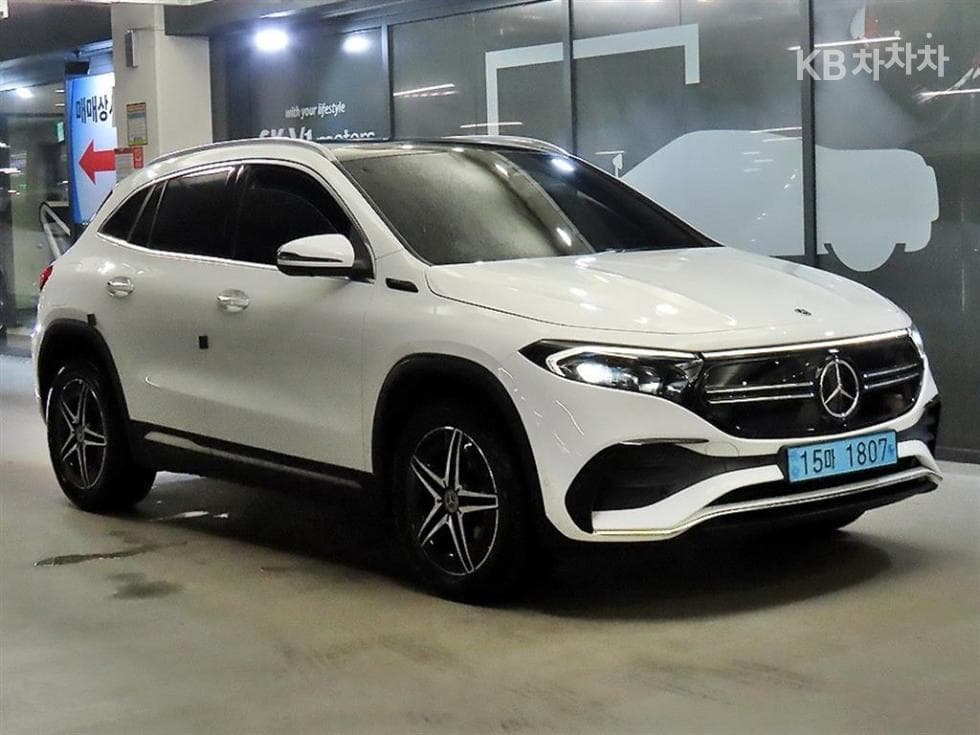 Mercedes-Benz EQA (H243) EQA 250 AMG Package - Image 1