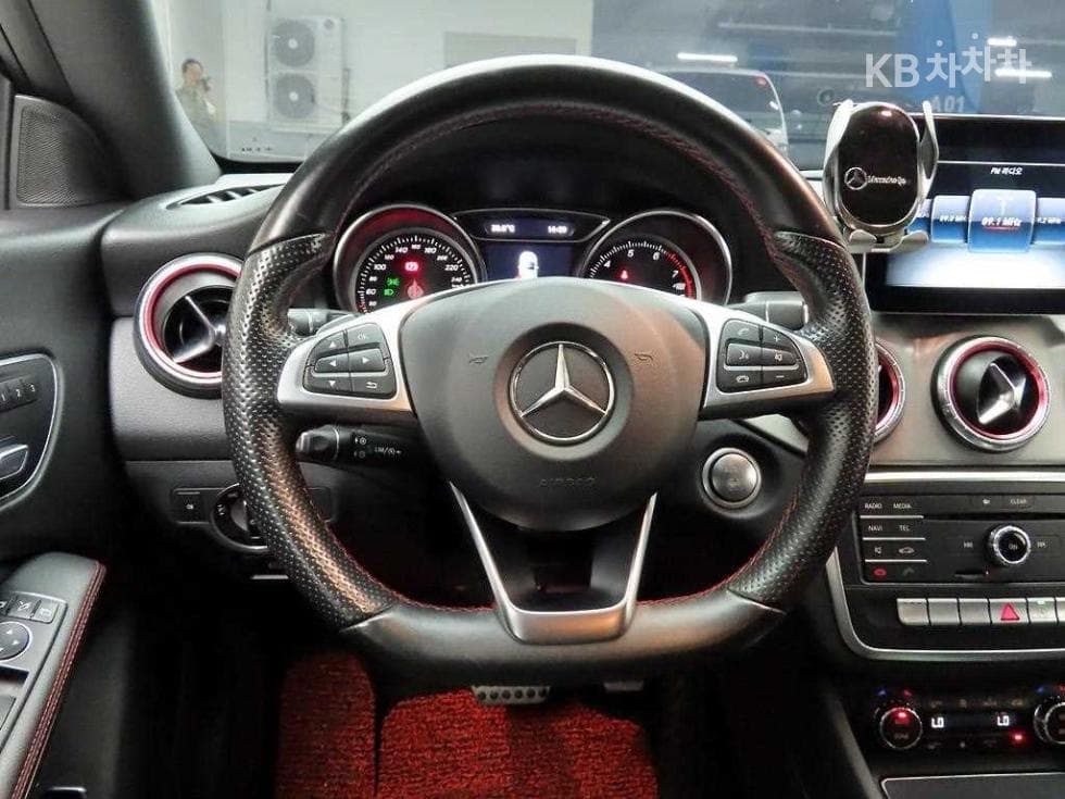 Mercedes-Benz CLA클래스CLA250 4Matic AMG Line - 7