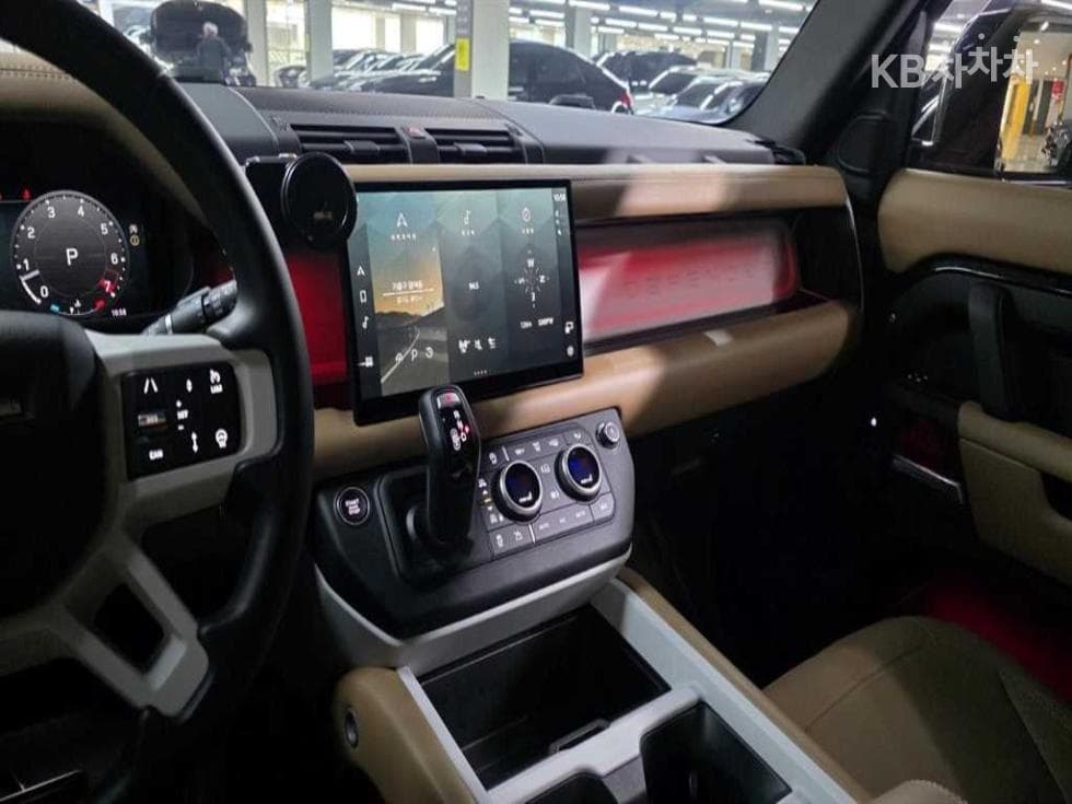 Land Rover 디펜더(L663)110 P300 X-DYN SE - 11